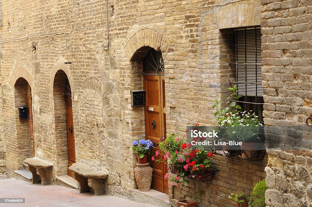 Old pueblo italiano Alley - Foto de stock de Adoquinado libre de derechos