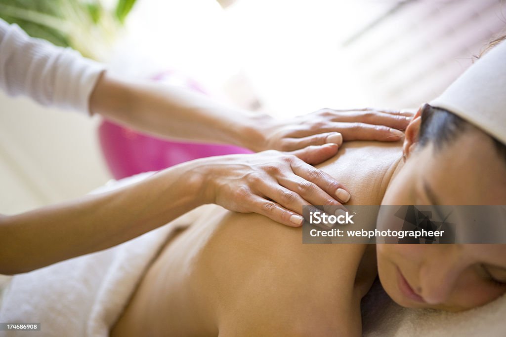 Massagem nas costas - Foto de stock de Adulto royalty-free