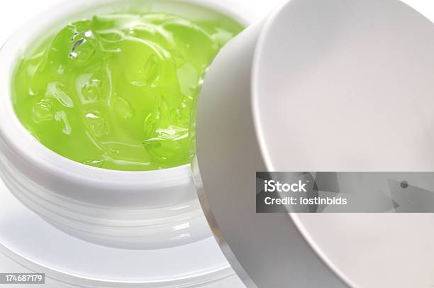 Vista Aérea Del Recipiente Con La Tapa Con Tratamiento Facial Gel Foto de stock y más banco de imágenes de Gel para el pelo