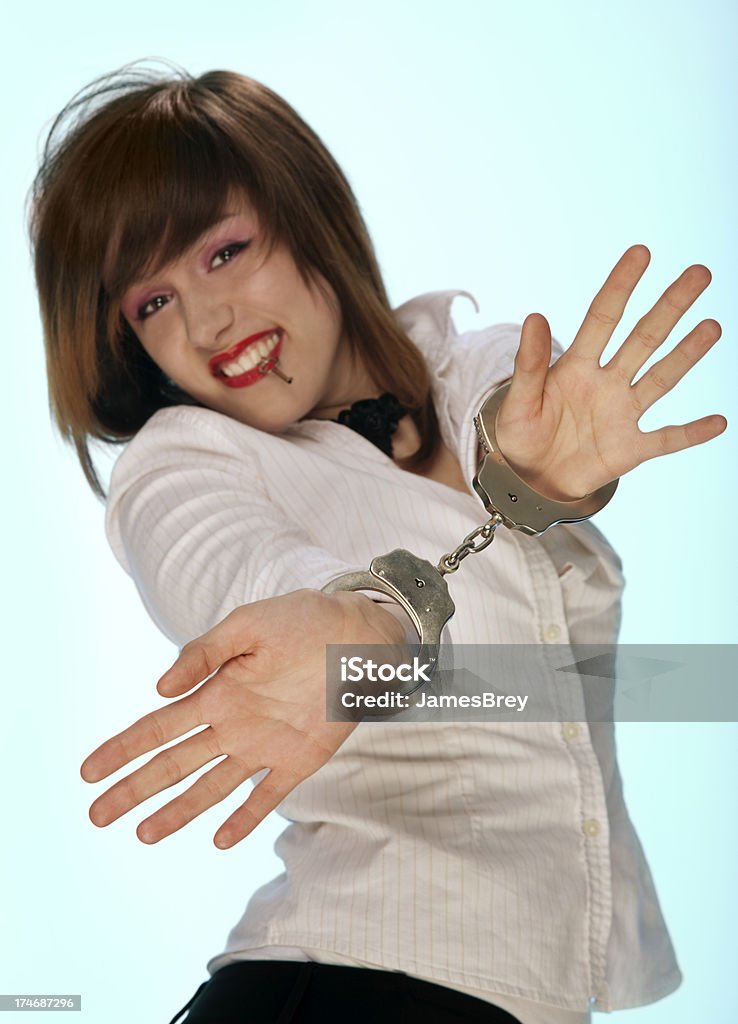 Mulher de negócios Handcuffed de carreira - Foto de stock de Adolescentes Meninas royalty-free