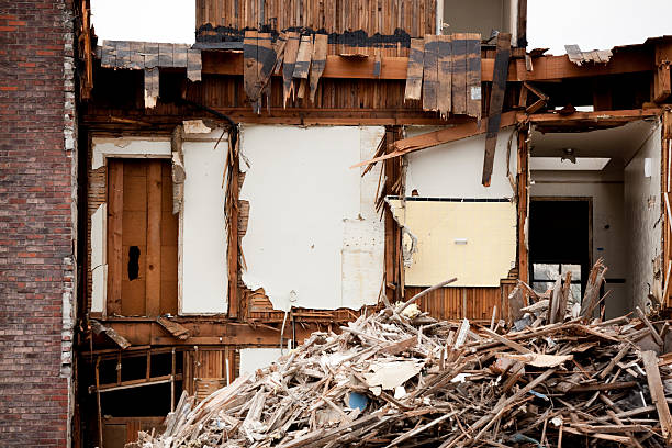 istock Earthquake or natural disaser destruction and aftermath; old brick building 174687371