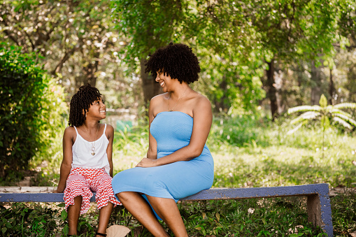 Young woman talking with her daugther.