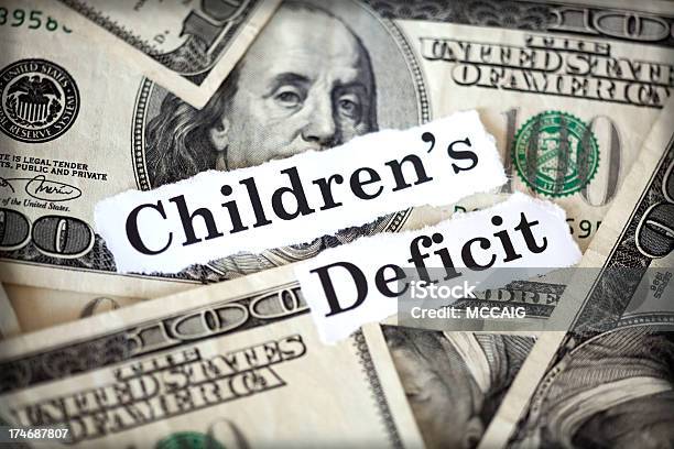 Dzieci S Deficyt - zdjęcia stockowe i więcej obrazów 401k - angielskie słowo - 401k - angielskie słowo, Banknot, Bankructwo