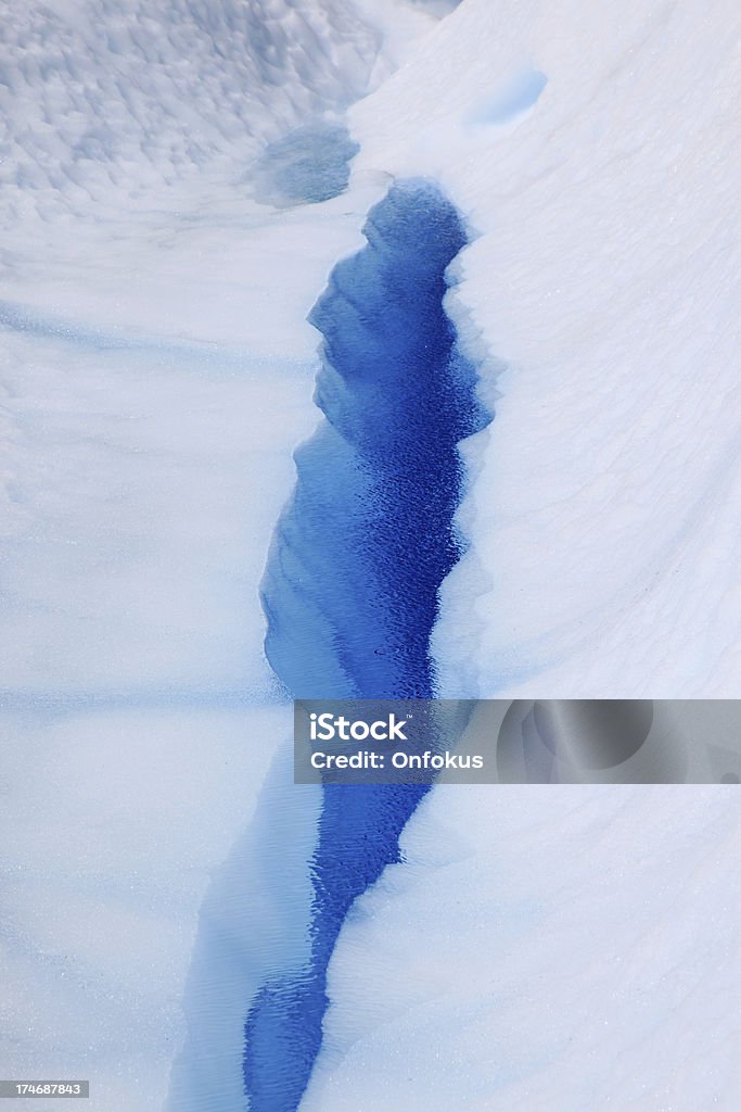 Голубой природных Расселина на ледник, Perito Moreno, Патагонии, Аргентина - Стоковые фото Лёд роялти-фри