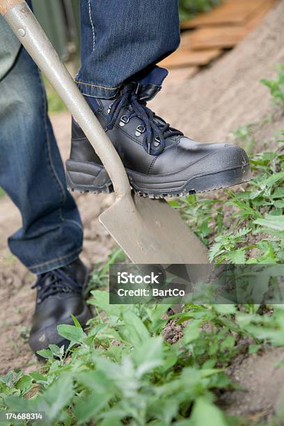 Gardener De Trabalho E Botas Com Biqueira De Aço - Fotografias de stock e mais imagens de Biqueira de Aço - Biqueira de Aço, Bota, Bota de Trabalho