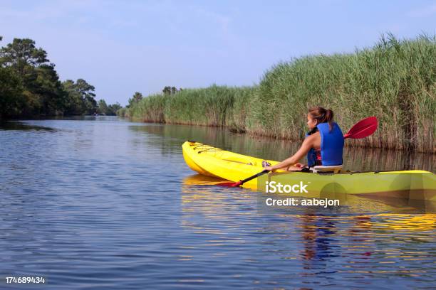 Kayak Foto de stock y más banco de imágenes de Actividad - Actividad, Actividades recreativas, Actividades y técnicas de relajación