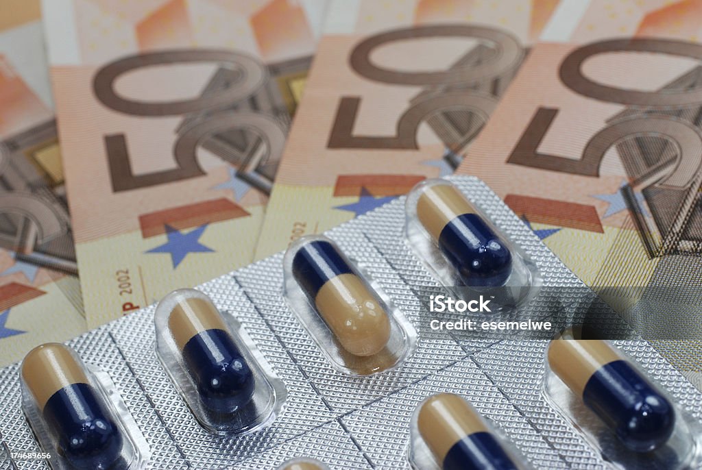 Medicina e denaro - Foto stock royalty-free di Arrangiare