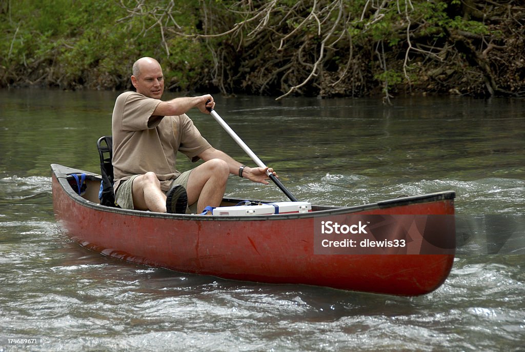 Canoë sur le fleuve - Photo de Activité libre de droits