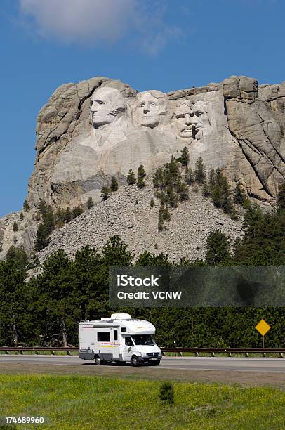 Monte Rushmore - Fotografie stock e altre immagini di Camper - Camper, Stati Uniti d'America, Monumento Nazionale del Monte Rushmore