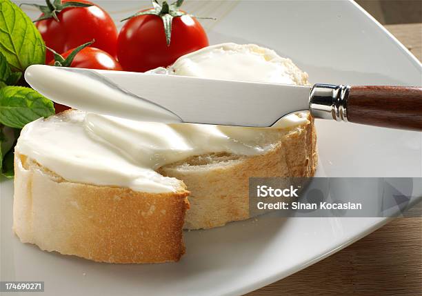 Eiskäse Auf Brot Stockfoto und mehr Bilder von Käseaufstrich - Käseaufstrich, Schmierkäse, Haushaltsmesser