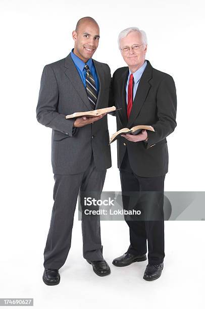 Photo libre de droit de Deux Pastors Fellowshipping banque d'images et plus d'images libres de droit de Bible - Bible, Costume habillé, Prédicateur