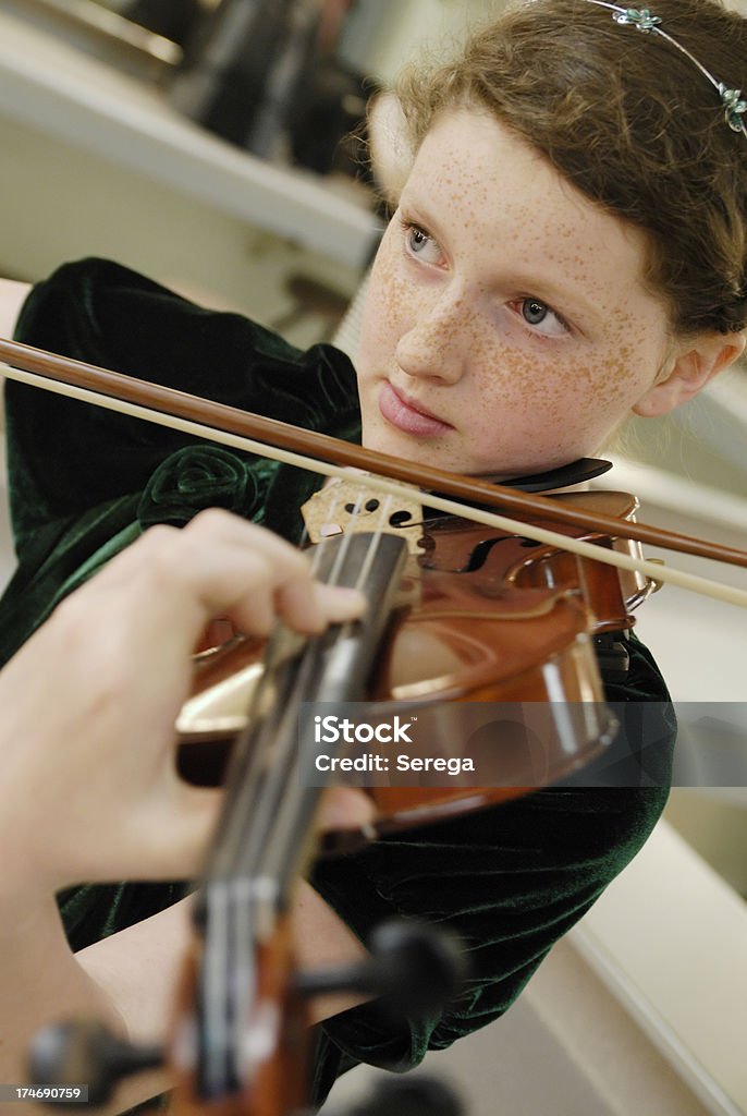 Giovane violinista - Foto stock royalty-free di Adolescente