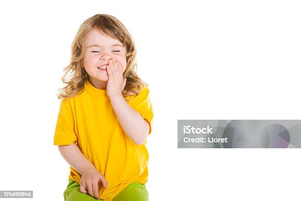 Niña Feliz Foto de stock y más banco de imágenes de Niño - Niño, Fondo blanco, Reírse