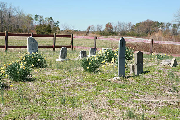 istock Old Cemetery With Tombstones 174691121