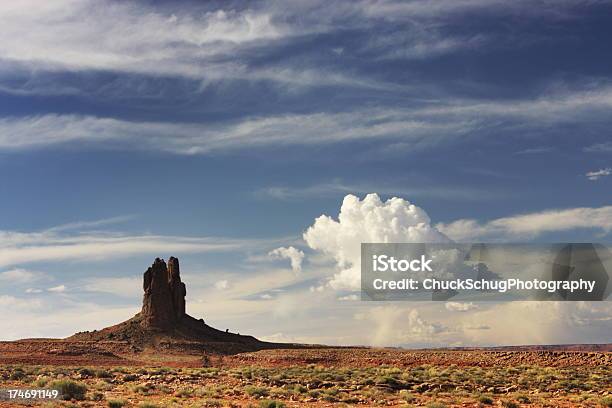 Monument Valley Butte Landschaft Cloud Stockfoto und mehr Bilder von Alles hinter sich lassen - Alles hinter sich lassen, Arizona, Australisches Buschland