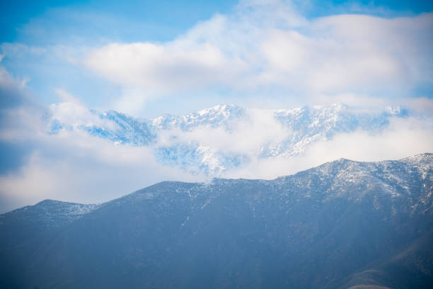 クカモンガの丘陵地帯-山-冬の雲 ストックフォト