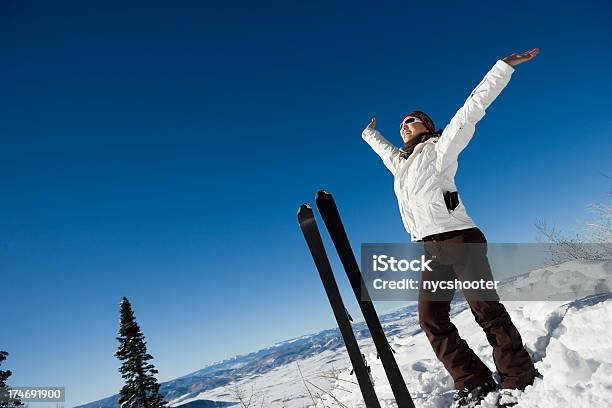 Esqui Céu Série - Fotografias de stock e mais imagens de 20-29 Anos - 20-29 Anos, Adolescente, Adulto