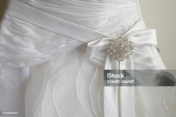 Vestido De Noiva - Fotografias de stock e mais imagens de Branco - Branco, Casamento, Comemoração - Evento