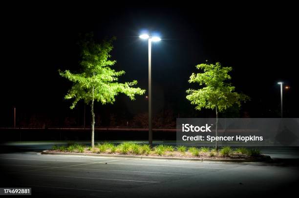 엠티 주차장 야간에만 주차장에 대한 스톡 사진 및 기타 이미지 - 주차장, 섬뜩한, 밤-하루 시간대