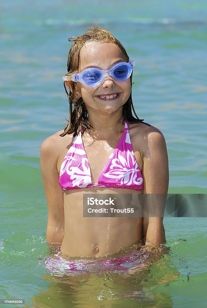 Mädchen spielen im Meer - Lizenzfrei Aktivitäten und Sport Stock-Foto