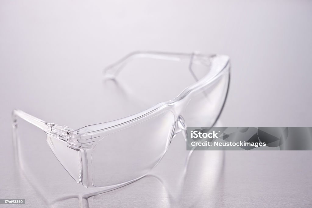 Gros plan des lunettes de soleil sur fond blanc - Photo de Lunettes de vue libre de droits