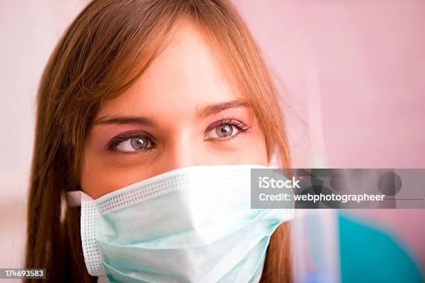 Zawód Medyczny - zdjęcia stockowe i więcej obrazów Bezpieczeństwo - Bezpieczeństwo, Brązowe włosy, Błękitne oczy