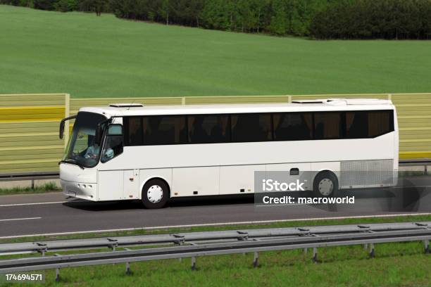 Autobus Per Il Trasporto - Fotografie stock e altre immagini di Alta sensibilità - Alta sensibilità, Autobus, Autostrada