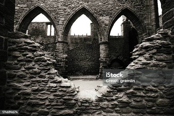 Rovina - Fotografie stock e altre immagini di Abbandonato - Abbandonato, Antico - Condizione, Bianco e nero