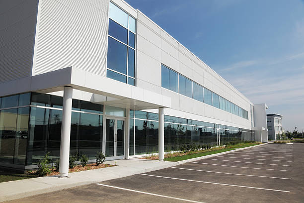 ampio e moderno business ingresso - plant facility foto e immagini stock