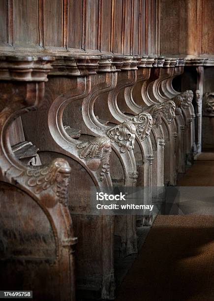 Misericords - Fotografie stock e altre immagini di Chiesa - Chiesa, Lavoro d'intaglio, Legno