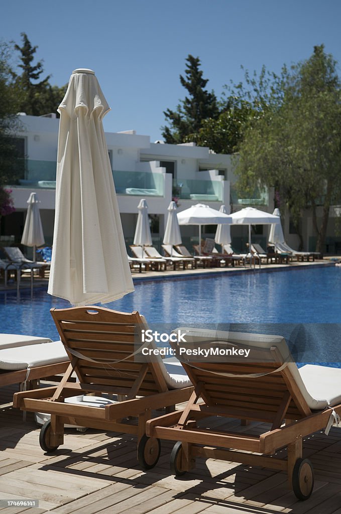 De fundo relaxante refúgio à beira da piscina - Foto de stock de Ao Lado de Piscina royalty-free