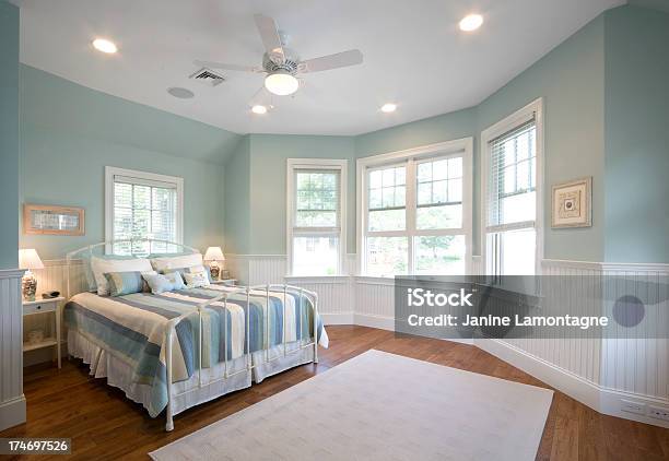 Foto de Quarto Principal e mais fotos de stock de Janela Saliente - Janela Saliente, Ventilador de teto, Quarto de dormir