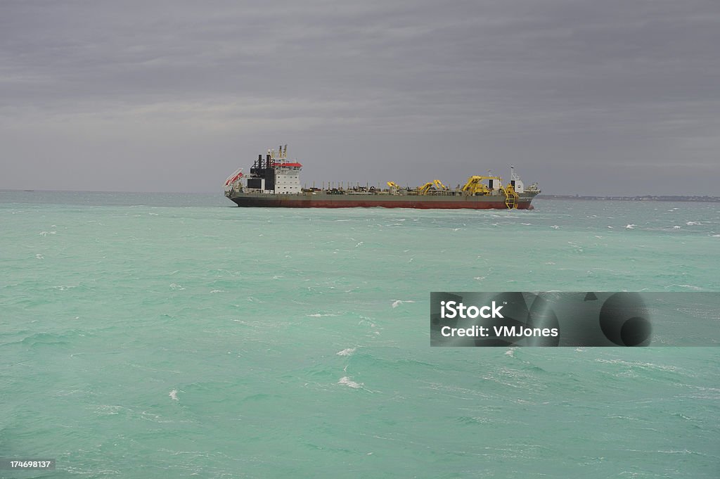 Грузовой корабль в море - Стоковые фото Автовоз роялти-фри