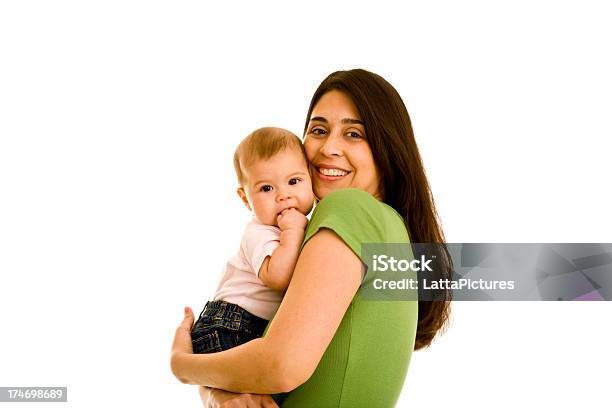 히스패닉계 웃는 Female 껴안기 인펜트 카메라 보기 어머니에 대한 스톡 사진 및 기타 이미지 - 어머니, 아기, 컷아웃