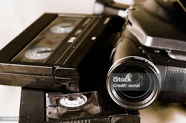 Telecamera E Cassette - Fotografie stock e altre immagini di Apparecchiatura per il montaggio - Apparecchiatura per il montaggio, Videoregistratore, Attrezzatura per la musica