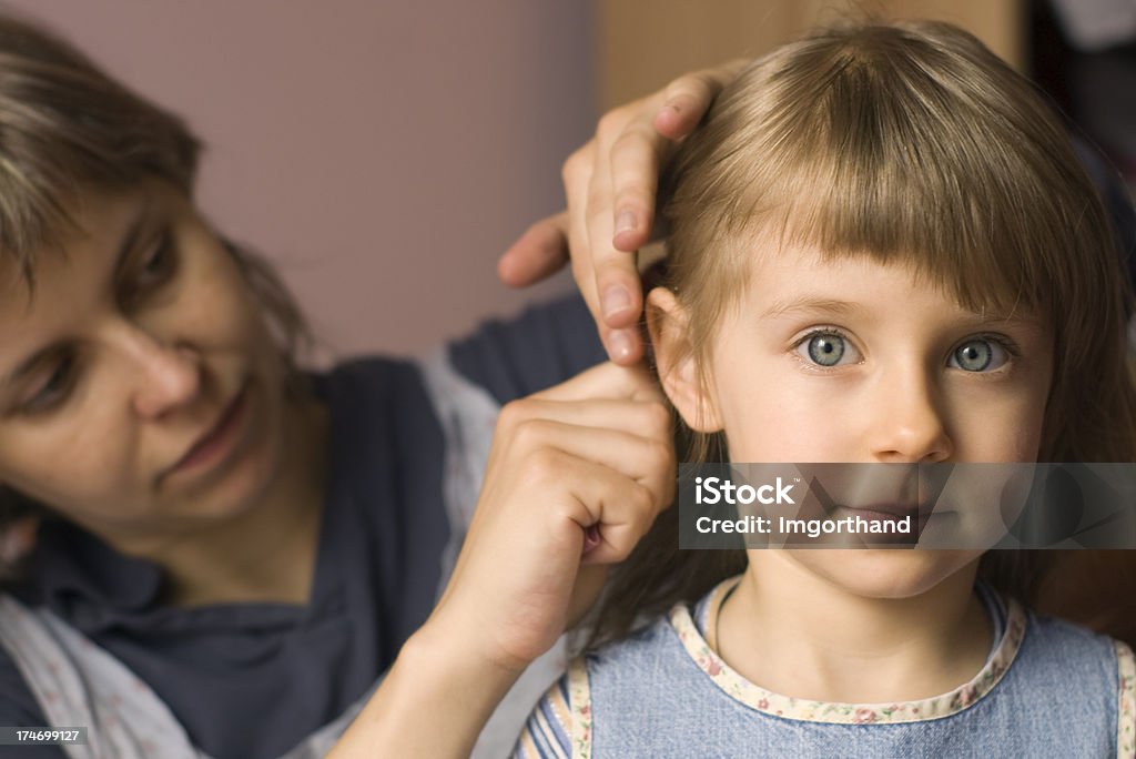 Hacer hecho de cabello - Foto de stock de Madre libre de derechos