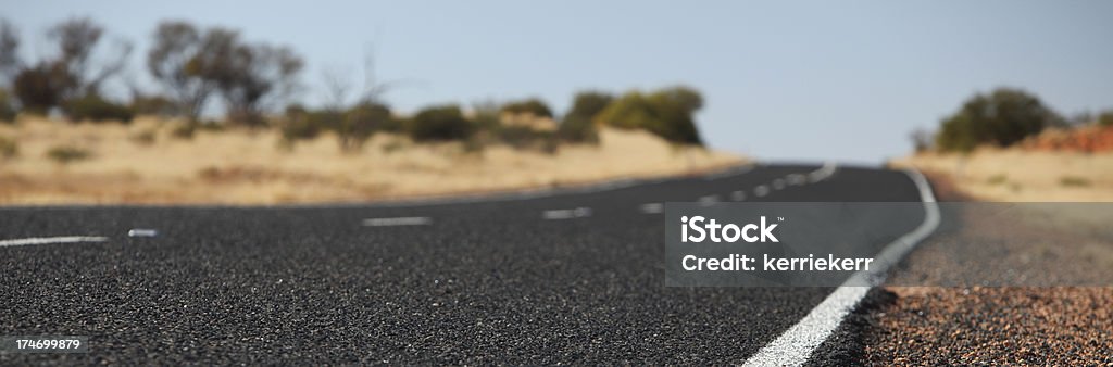 La longue Route de désert - Photo de Australie libre de droits