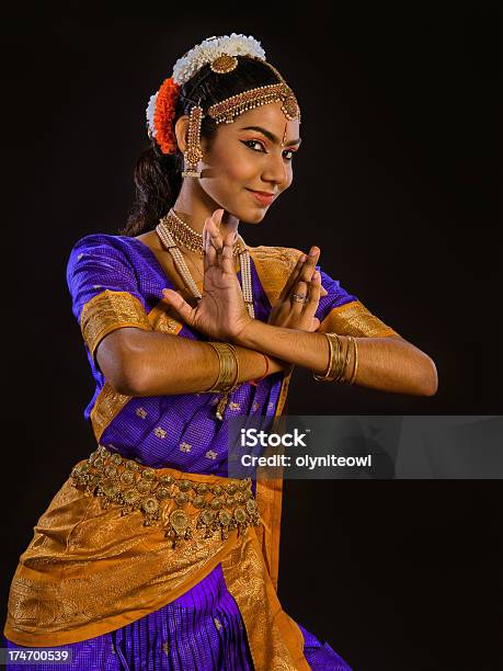 Photo libre de droit de Danseur Indien Femme banque d'images et plus d'images libres de droit de Adulte - Adulte, Artiste de spectacle, Arts Culture et Spectacles