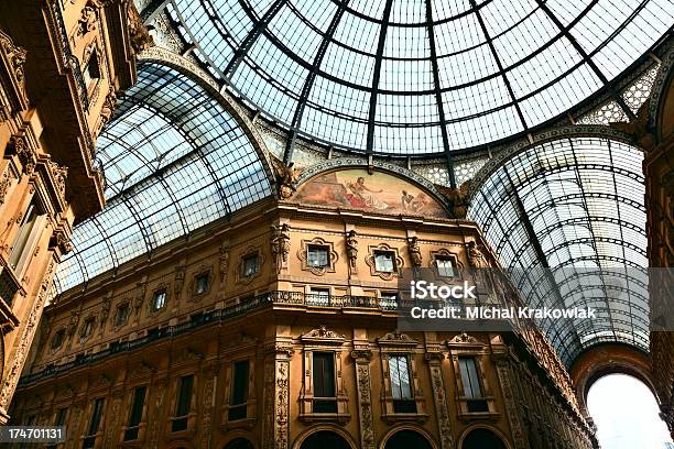 Galleria Vittorio Emanuele Ii - Fotografie stock e altre immagini di Cupola - Cupola, Milano, Ambientazione esterna