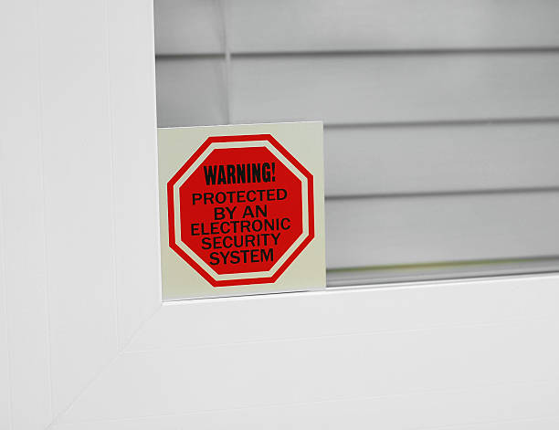 casa de segurança - security system security burglar alarm residential structure imagens e fotografias de stock