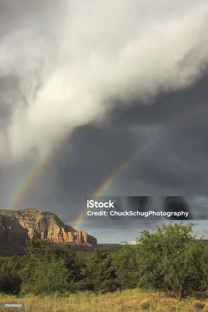 Double Rainbow Burza deszcz, niebo - Zbiór zdjęć royalty-free (Every Cloud Has A Silver Lining - powiedzenie angielskie)