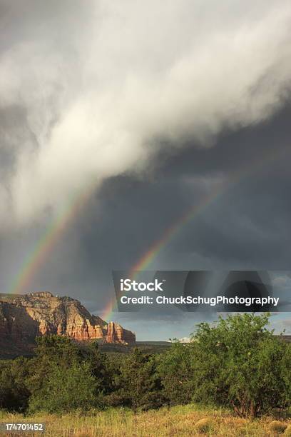 Double Rainbow Burza Deszcz Niebo - zdjęcia stockowe i więcej obrazów Every Cloud Has A Silver Lining - powiedzenie angielskie - Every Cloud Has A Silver Lining - powiedzenie angielskie, Australijski Outback, Bez ludzi