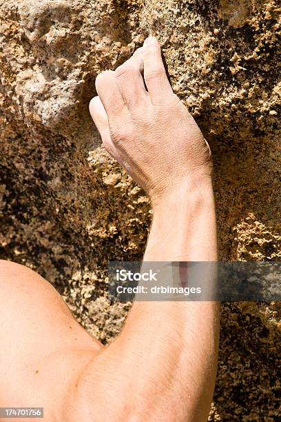 Bergsteigen Und Klettern Stockfoto und mehr Bilder von Aktiver Lebensstil - Aktiver Lebensstil, Anstrengung, Ausgedörrt