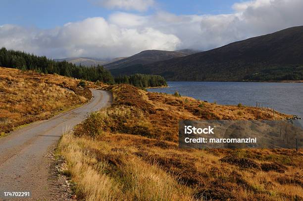 Loch Ossian - zdjęcia stockowe i więcej obrazów Bez ludzi - Bez ludzi, Centralna Szkocja, Chmura