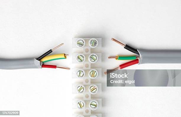 Cable Eléctrico Con Cables Británico Bloque De Conectores Foto de stock y más banco de imágenes de Alambre