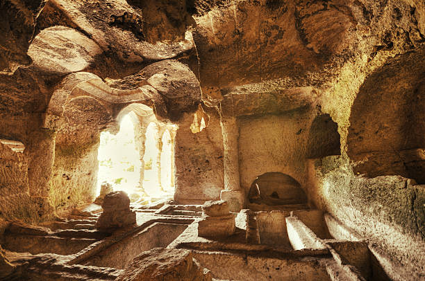 antiga caverna - antakya - fotografias e filmes do acervo