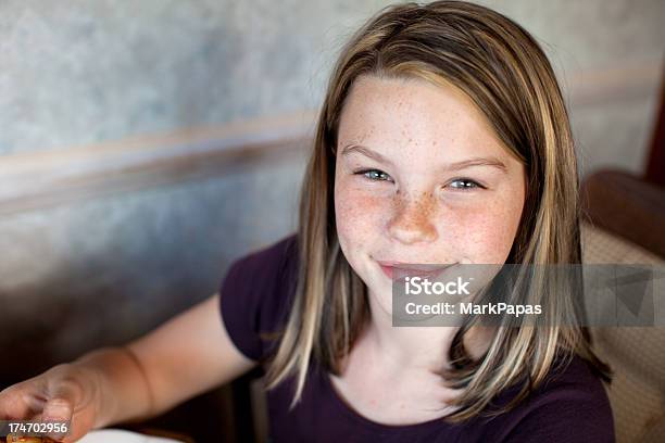 Freckles - zdjęcia stockowe i więcej obrazów 12-13 lat - 12-13 lat, Dziecko, Jeść