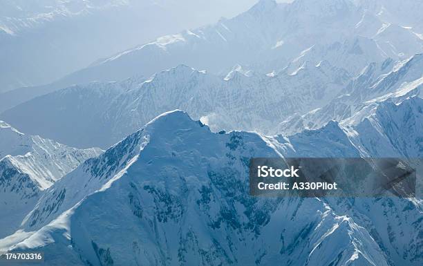 Mountain Peaks - Fotografie stock e altre immagini di A mezz'aria - A mezz'aria, Ambientazione esterna, Area selvatica