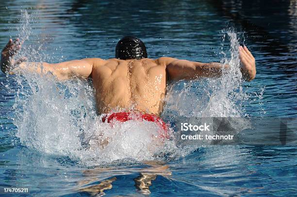 Nuoto Uomo - Fotografie stock e altre immagini di 20-24 anni - 20-24 anni, Acqua, Adulto