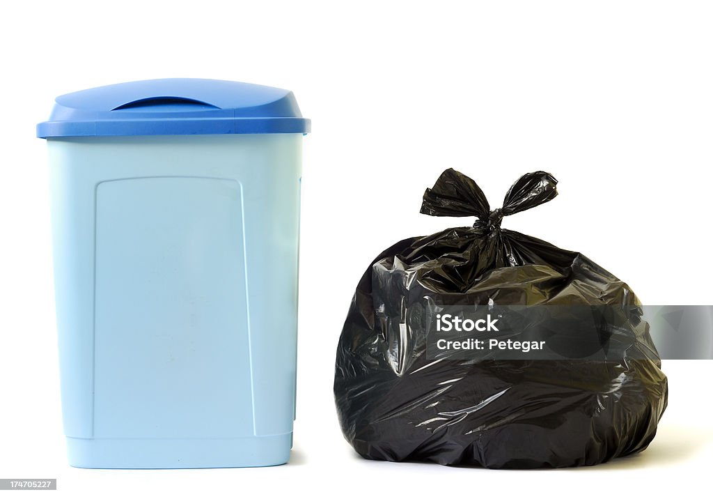 Cesto de lixo e sacola - Foto de stock de Bolsa - Objeto manufaturado royalty-free